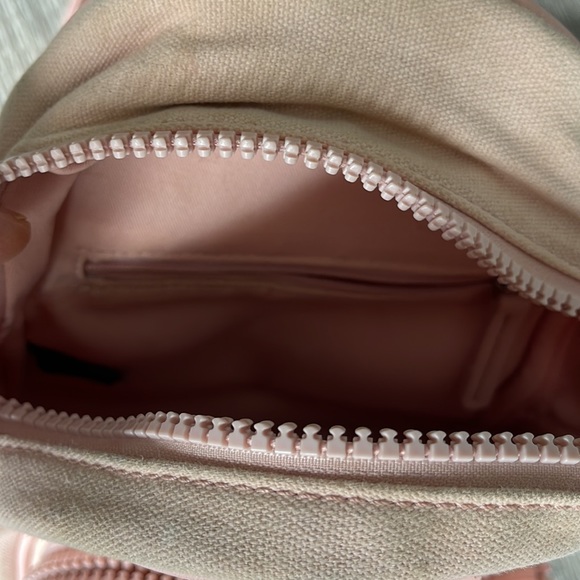 Small guess backpack used still good - Picture 2 of 3